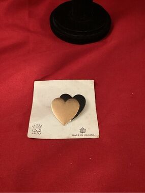Vintage gold tone and Black hearts brooch made in Canada